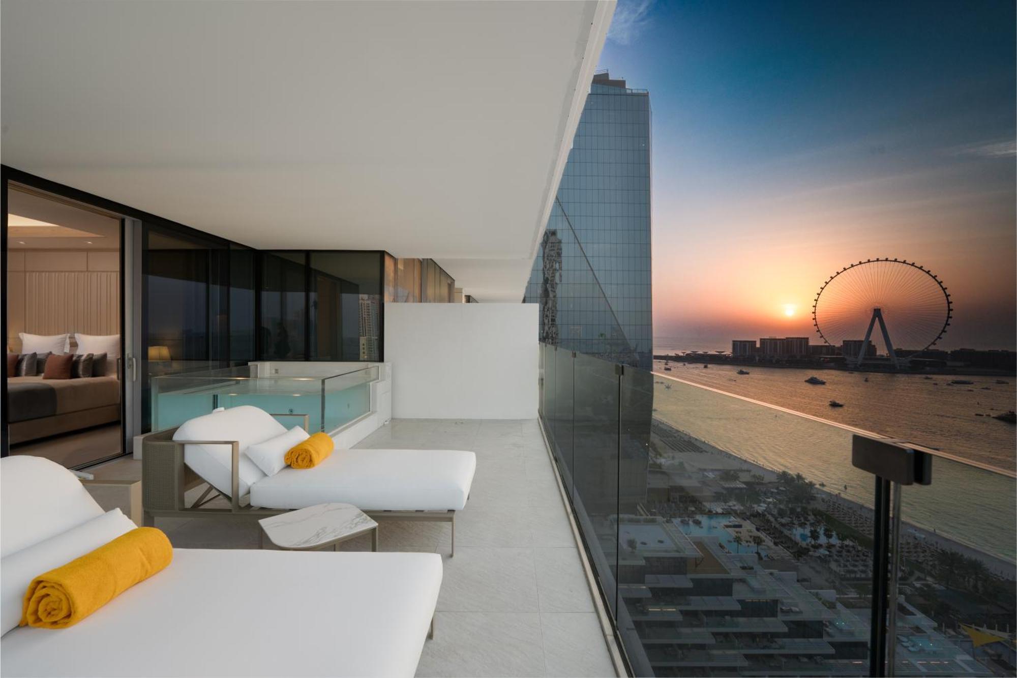 מלון דובאי Five Luxe מראה חיצוני תמונה View of the Dubai Eye from the hotel
