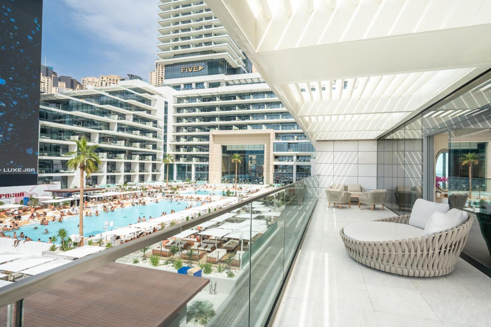 מלון דובאי Five Luxe מראה חיצוני תמונה The pool at the Hilton Athens