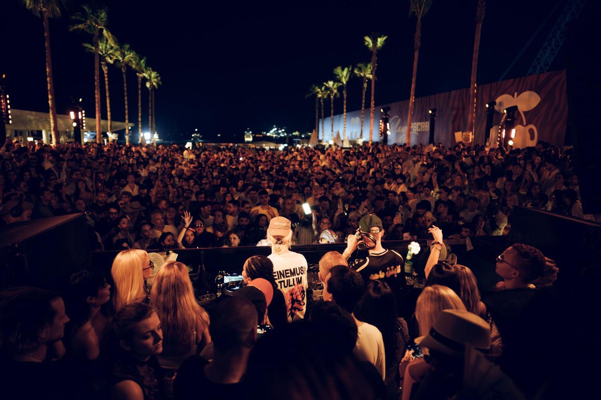 מלון דובאי Five Luxe מראה חיצוני תמונה The crowd at the 2014 edition of the festival