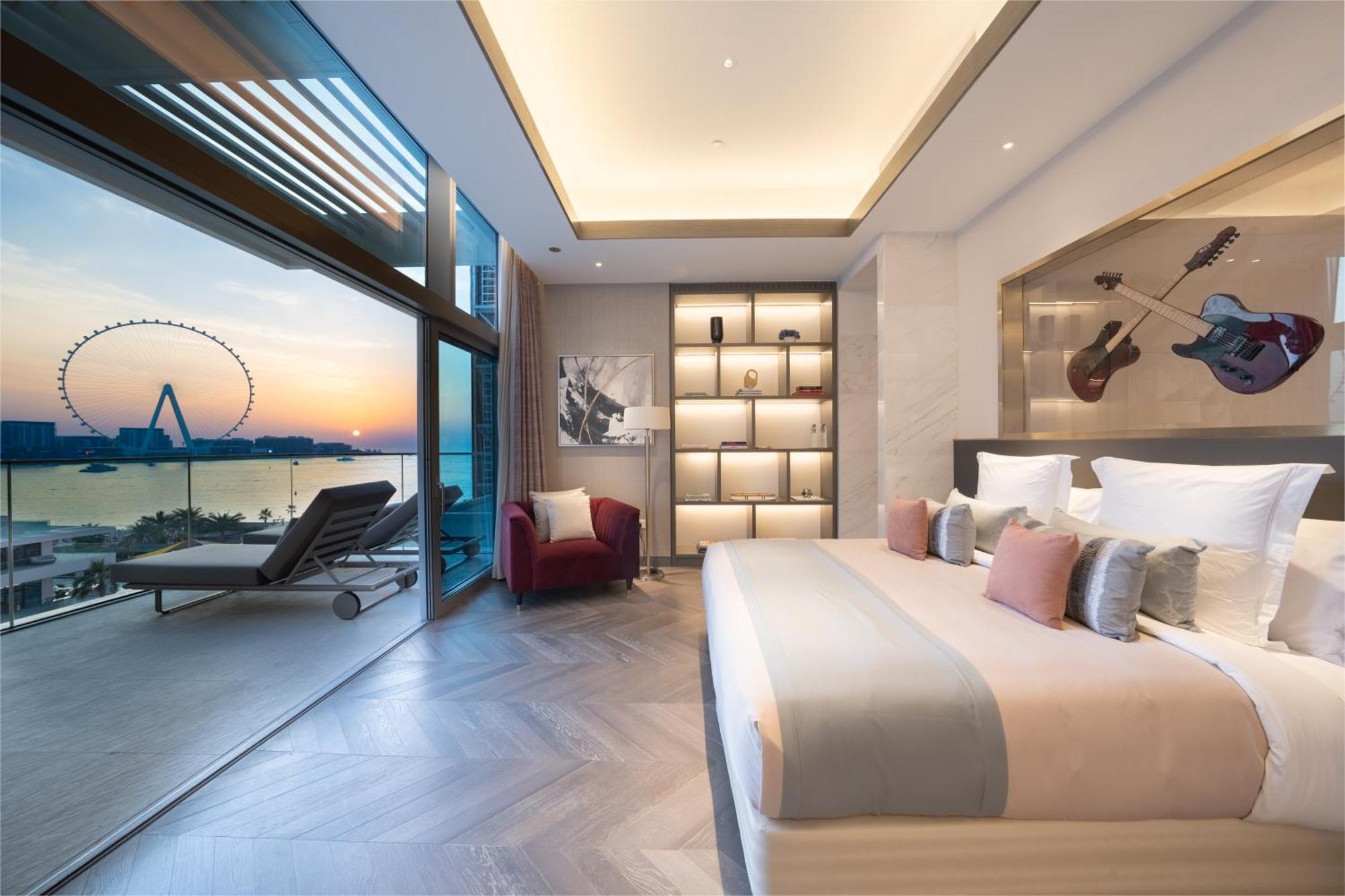 מלון דובאי Five Luxe מראה חיצוני תמונה The bedroom of a Sky Suite
