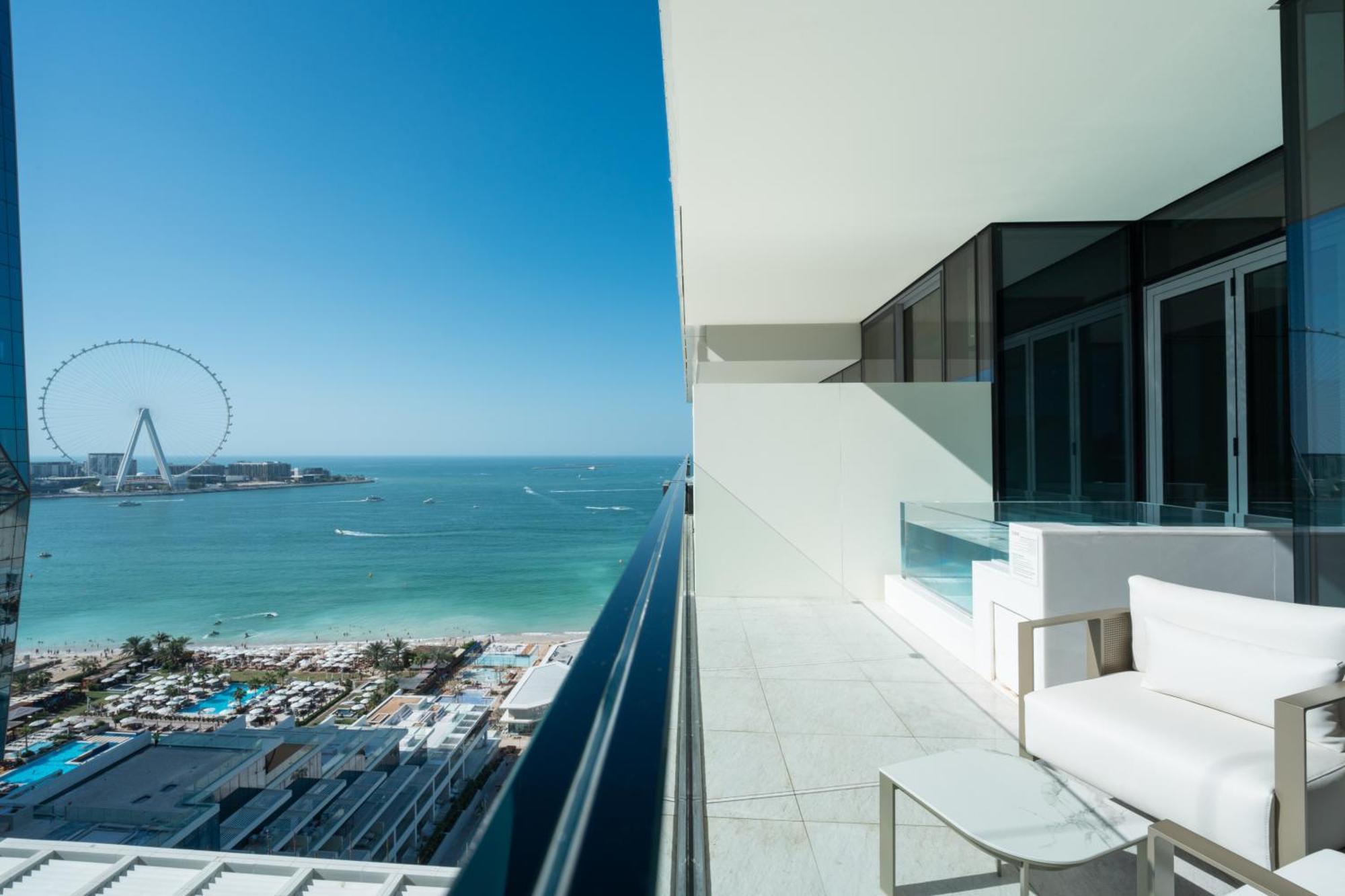 מלון דובאי Five Luxe מראה חיצוני תמונה View of the Palm Jumeirah from the balcony of a 2BR