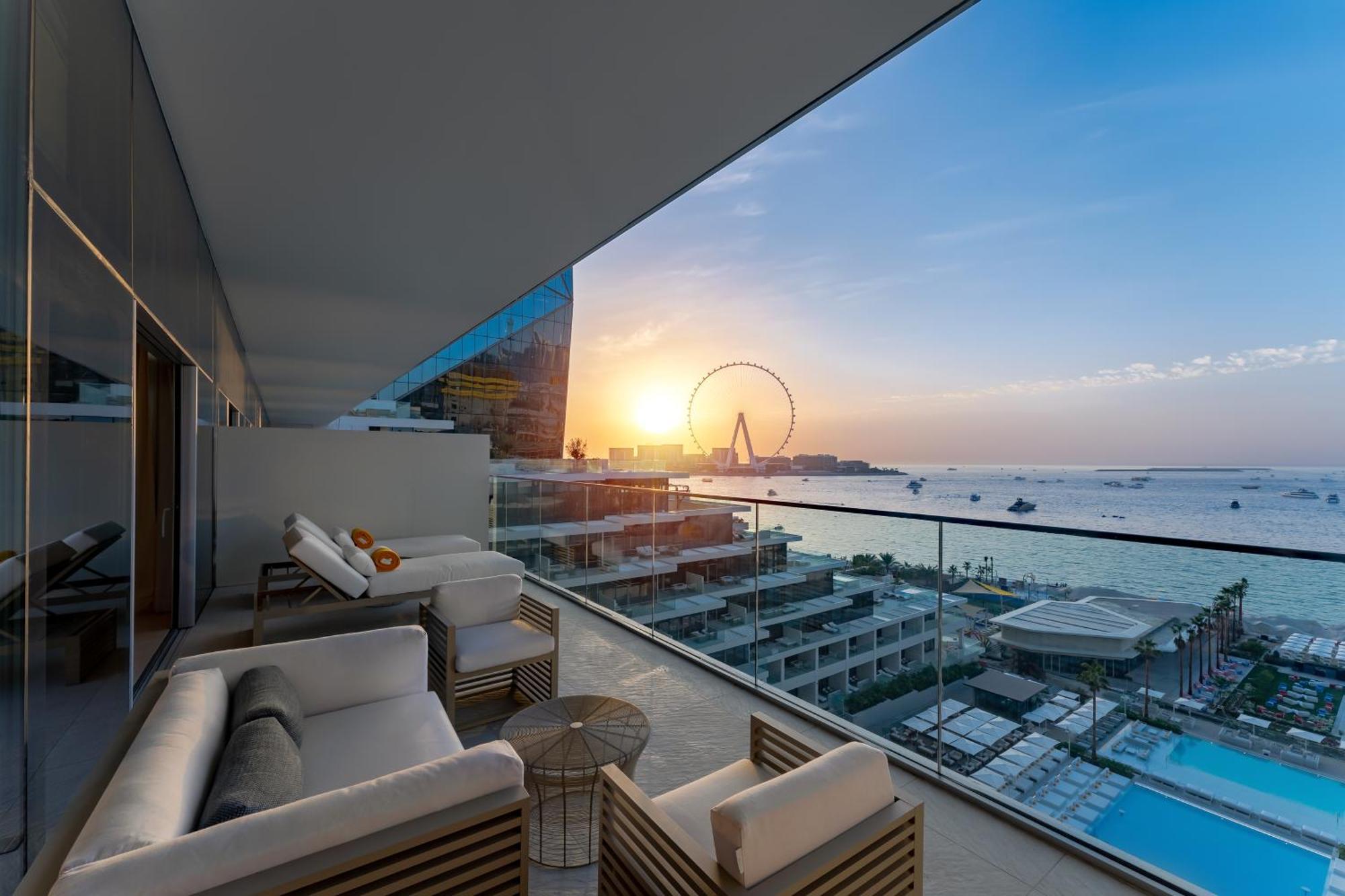 מלון דובאי Five Luxe מראה חיצוני תמונה View of the Palm Jumeirah from the hotel