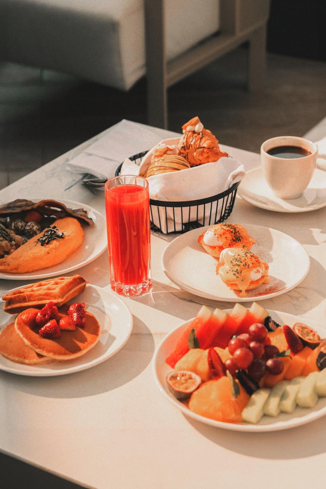 מלון דובאי Five Luxe מראה חיצוני תמונה A typical breakfast